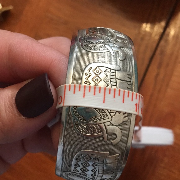 ⛸TRADED⛸Vintage Tibetan Silver elephant cuff bracelet - Picture 11 of 13